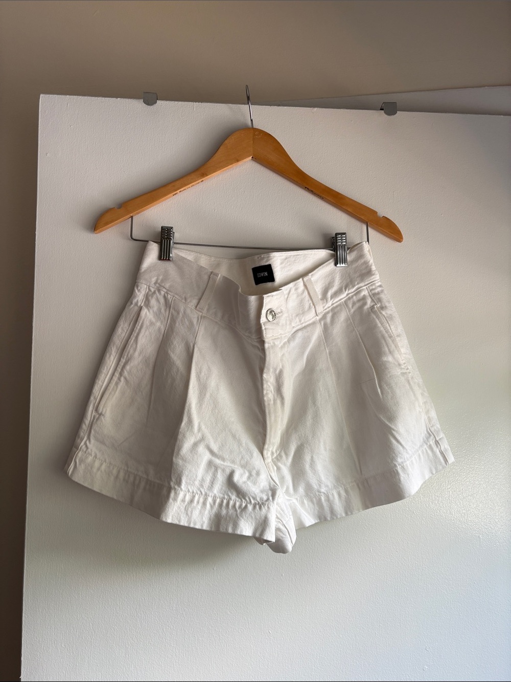 Edwin High-Waist White Pleated Women’s Shorts